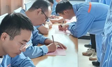三亿在线平台（中国）官网管业举行“匠心凝聚、薪火相传”拜师仪式